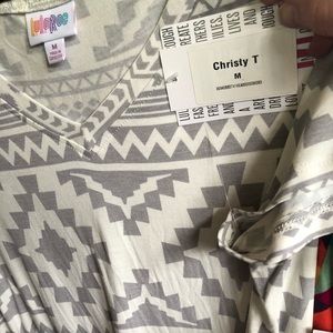 LULAROE AZTEC WHITE GREY CHRISTY T MEDIUM